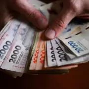 dinero billetes plata