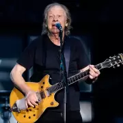 Internaron a Stevie Young, guitarrista de AC/DC, en Buenos Aires