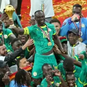 Escándalo en África: Senegal trasladó el trofeo a una base militar tras perder el título ante Marruecos