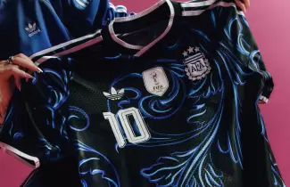 La nueva camiseta alternativa presentada por Adidas hoy