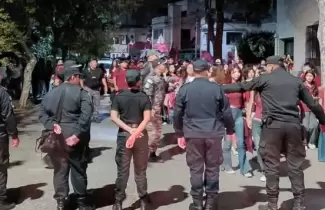Secuestro de alcohol en el "Banderazo": masivo decomiso para garantizar la seguridad estudiantil