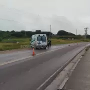 Una moto derrapó en colectora de Ruta 66: hay dos heridos leves