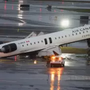 Las tres hipótesis del choque entre un avión y un camión de bomberos en un aeropuerto de Nueva York
