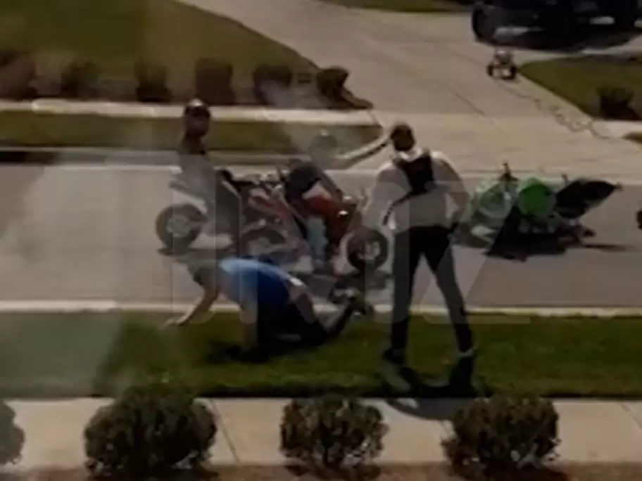Alan ritchson, el actor de Reacher, habría golpeado a un vecino