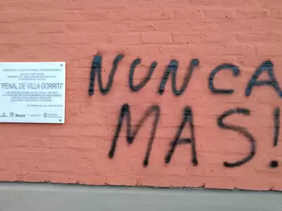 Placa se se�alizaci�n en el Penal de Gorriti, lugar donde funcion� el centro clandestino de detenci�n