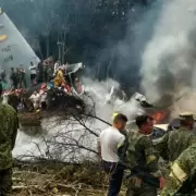 Tragedia en Colombia: un avión Hércules con más de 100 soldados se estrelló tras despegar