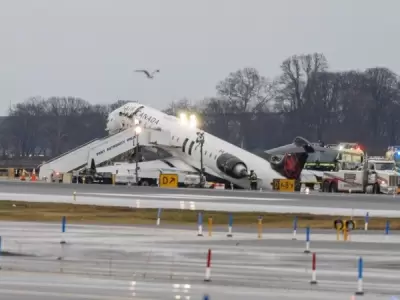 Avi�n de Air Canada que choc� contra un cami�n de bomberos en Nueva York