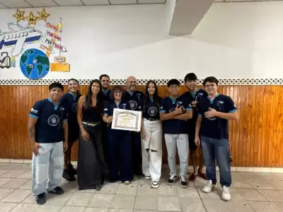La diputada Mar�a Uriondo entreg� la Declaraci�n de Inter�s a directivos y alumnos de "Huayra Muyoj"