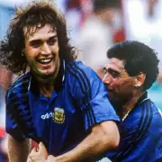 Batistuta recordó a Maradona con crudeza: "Murió solo como un perro"
