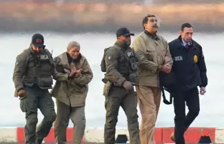 Nicol�s Maduro y su esposa siendo trasladados en Nueva York