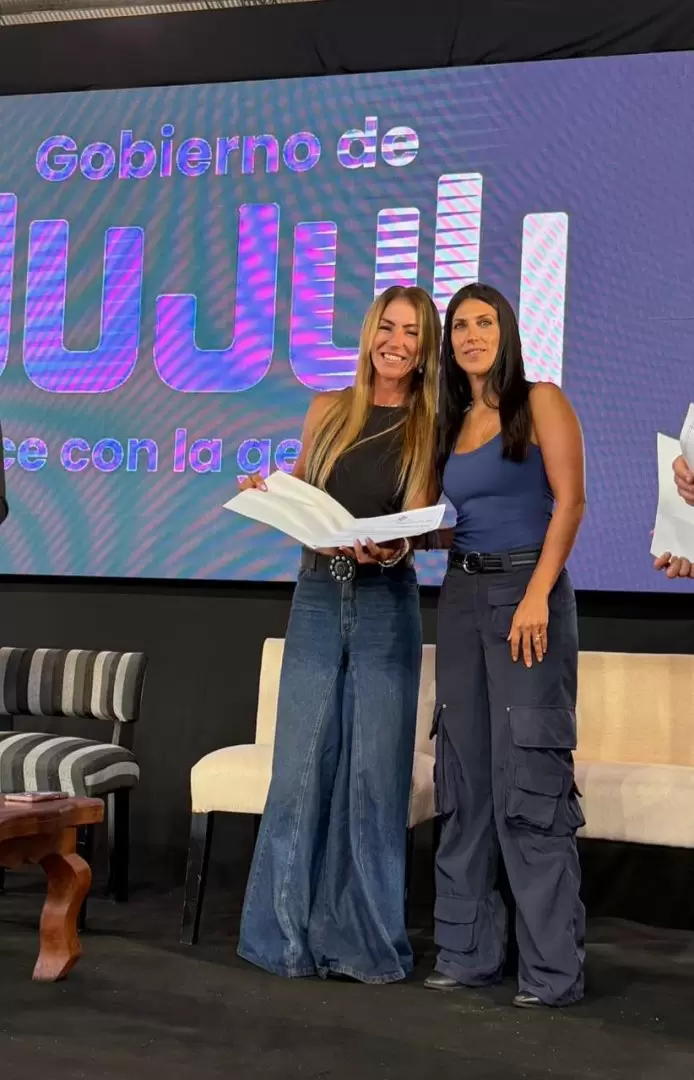 María Magdalena Aicega junto a la Diputada maría Uriondo