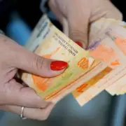 El salario m�nimo actual vale menos que en 2001 y deber�a triplicarse para recuperar su poder de compra