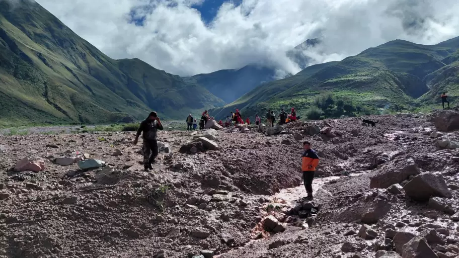 OPERATIVO DE EMERGENCIA EN PUNTA CORRAL: RESCATAN A 18 PEREGRINOS