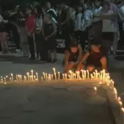 Con velas y carteles: despidieron al alumno de 13 años que fue asesinado por un compañero en Santa Fe