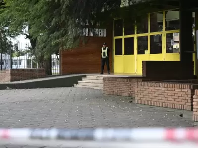 Guardia policial para preservar la escena del tr�gico hecho en Santa Fe