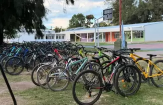 Bicicletas de los estudiantes de la escuela que quedaron en el lugar