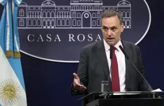 Manuel Adorni contrat� a un estudio de abogados para enfrentar las causas en Comodoro Py