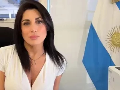 Qui�n es la diputada que se reuni� con el embajador de "Checoslovaquia", un pa�s que no existe desde 1992
