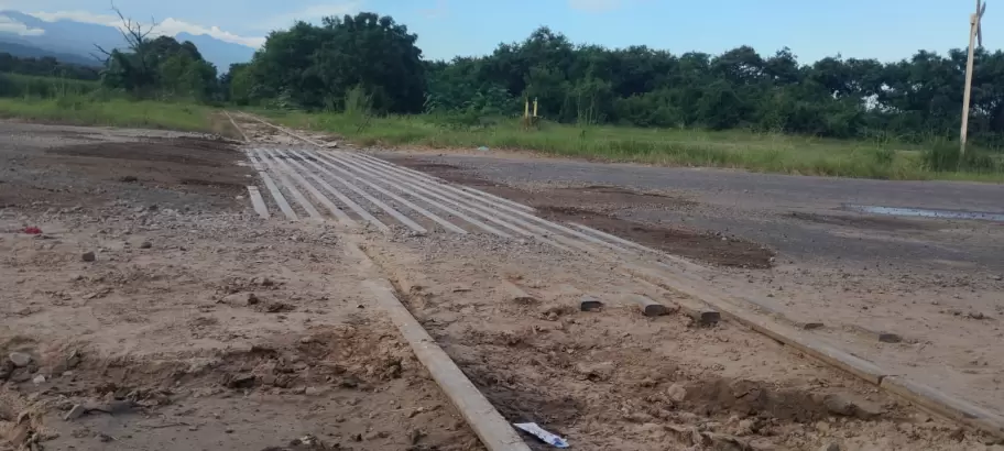 remiseros arreglando la ruta 34