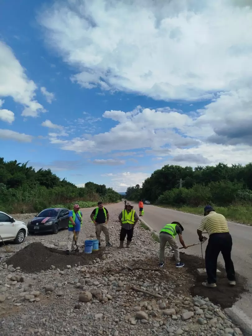 remiseros arreglando la ruta 34