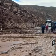 Corte total en Ruta Nacional 52 por derrumbe en la Cuesta de Lipán