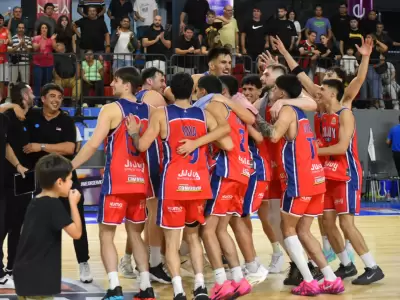 Festejos de la victoria de Jujuy B�squet