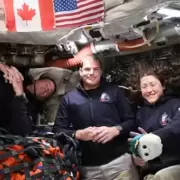 Artemis II: ¿Qué teléfonos usan los astronautas en la nave que viaja a la Luna?