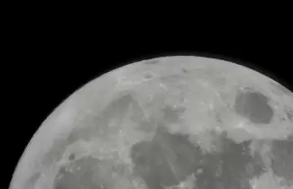 Artemis II inicia su regreso a la Tierra: la tripulaci�n recuper� la se�al tras batir el r�cord de distancia en la Luna