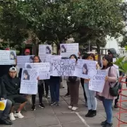 Piden justicia por una mujer policía atropellada y solicitan testigos para esclarecer el hecho