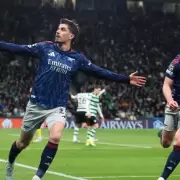 Arsenal golpe� en el final y venci� a Sporting en Portugal por la Champions League