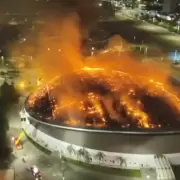 Incendio destruye el techo del Vel�dromo del Parque Ol�mpico de R�o de Janeiro