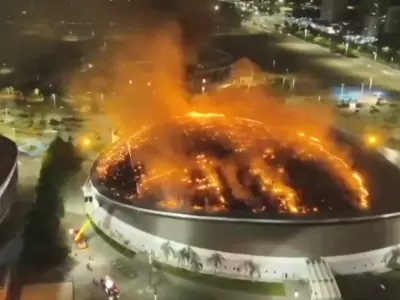 Incendio destruye el techo del Vel�dromo del Parque Ol�mpico de R�o de Janeiro