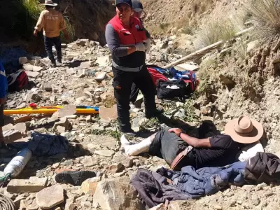 Un hombre cay� a un precipicio en Caspal�