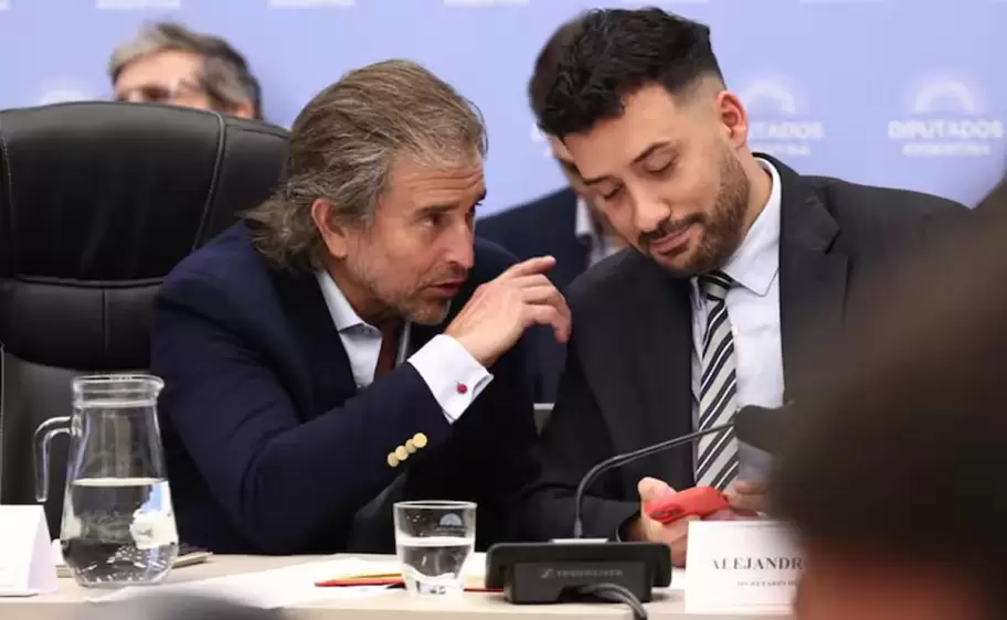 Alejandro Cacace, secretario de Desregulación, junto con el diputado libertario Bertie Benegas Lynch