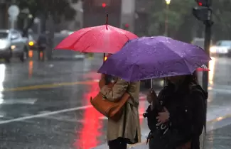 alerta tormentas lluvia paraguas