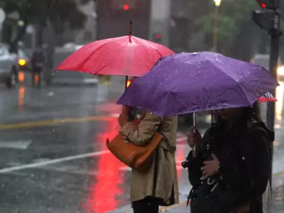 alerta tormentas lluvia paraguas