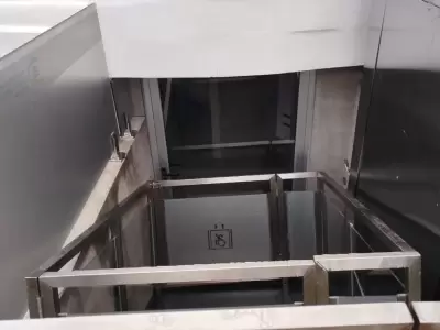 Ascensor de la glorieta de Plaza Belgrano vandalizado