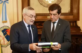 sadir junto al embajador de brasil