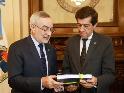 sadir junto al embajador de brasil