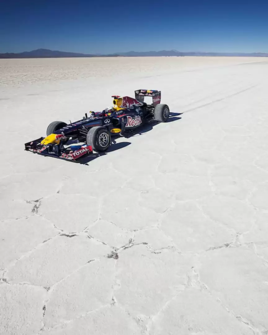 El Red Bull campe�n de Sebastian Vettel se luci� en Salinas Grandes