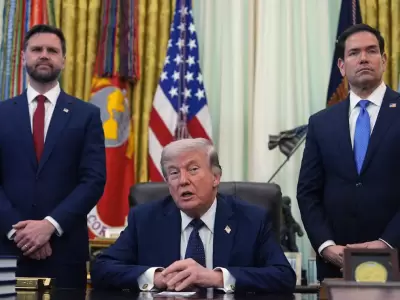 El presidente estadounidense Donald Trump habla mientras el secretario de Estado, Marco Rubio, derecha, y el vicepresidente, JD Vance