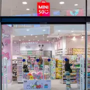 Furor por Miniso en Argentina: el gigante asiático abrió con acampes y cinco cuadras de fila