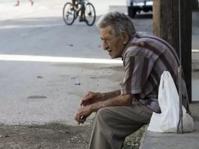 Adulto mayor en pobreza - foto ilustrativa