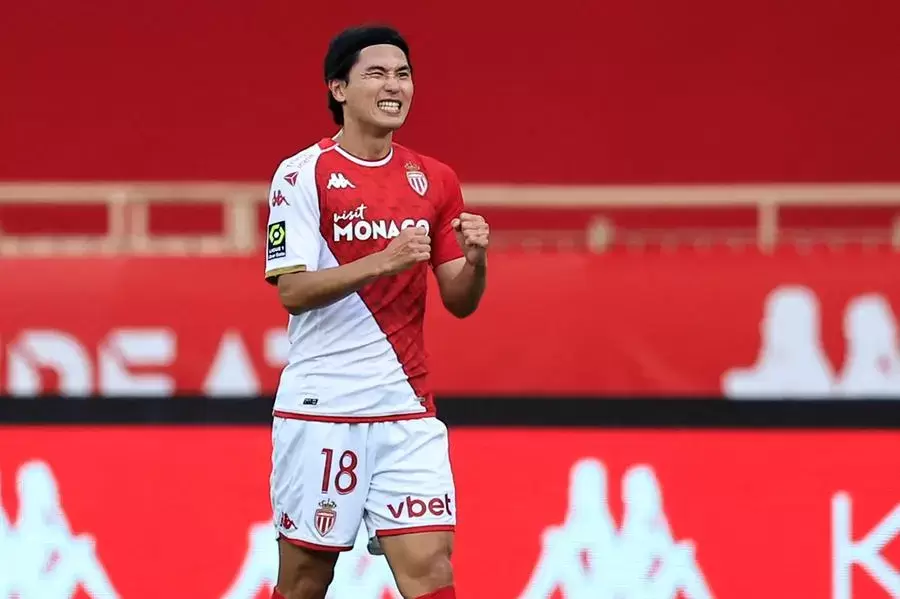 El japon�s Takumi Minamino, sufri� rutora de ligamentos y se pierde la cita mundialista