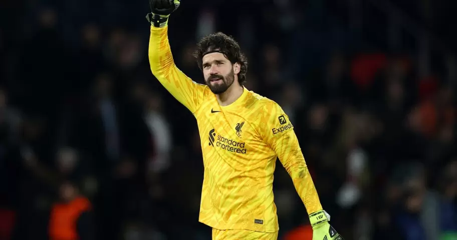 Alisson Becker, emblema del Liverpool de Inglaterra y de la Selecci�n de Brasil, llegar�a con lo justo