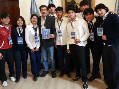 Sadir recibi� a estudiantes juje�os que presentar�n sus relatos en la Feria del Libro