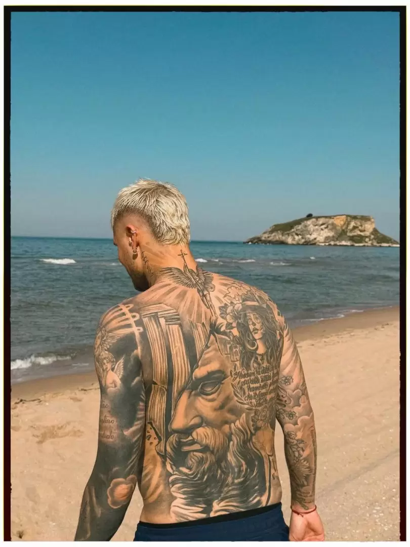 Mauro icardi y la china de vacaciones