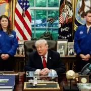 Donald Trump recibió a los astronautas de Artemis II y reafirmó su plan de volver a la Luna en 2028