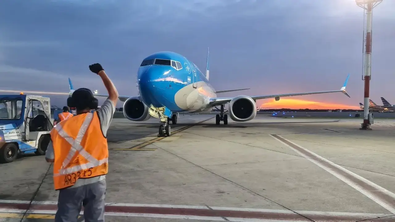 Fiebre por la final: Aerolíneas Argentinas sumó un tercer vuelo especial a Nueva York tras agotar los anteriores - Somos Jujuy