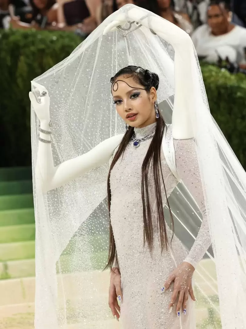 LISA blackpink met gala